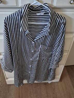 ANDREE BY UNIT Black and White Striped Button-Up Blouse